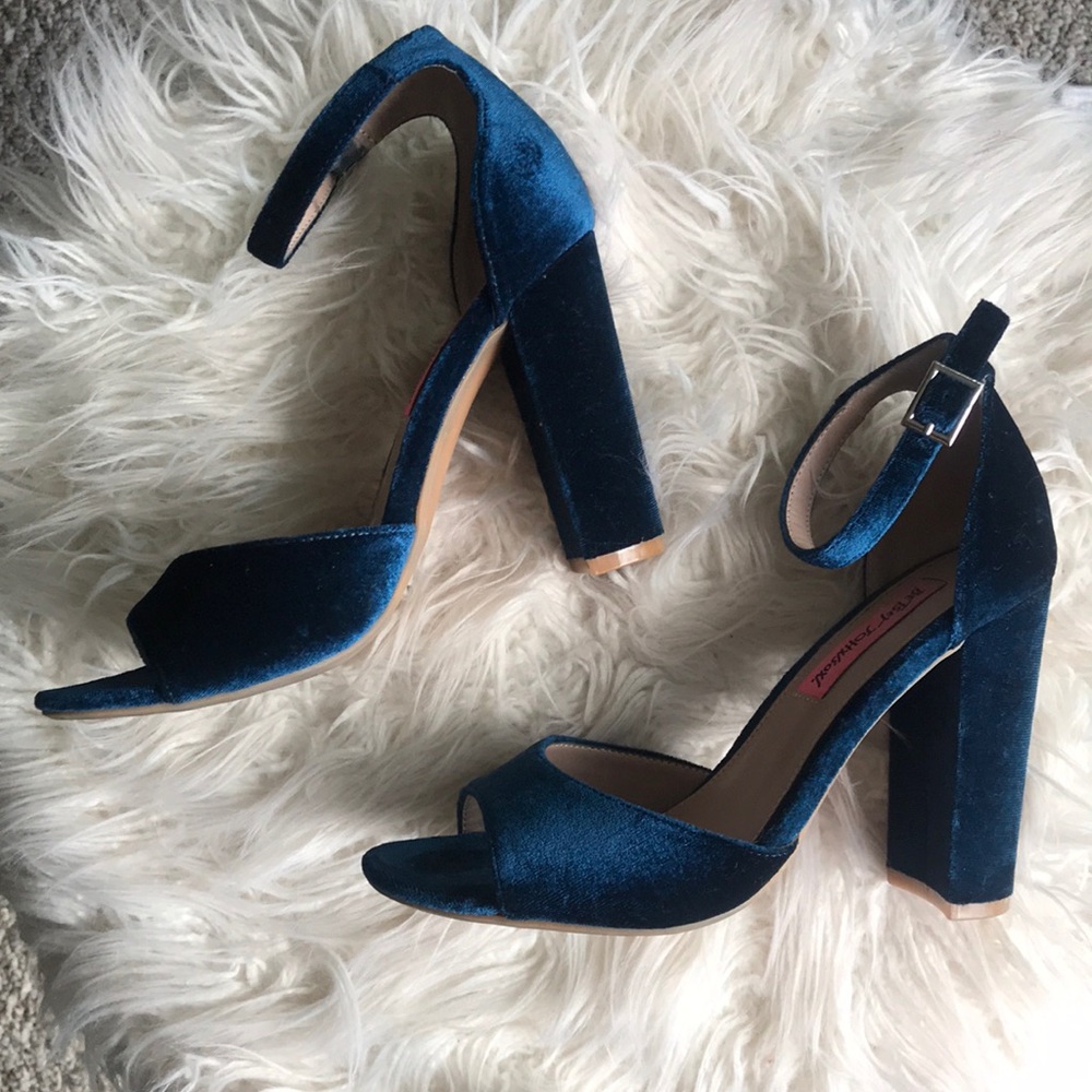 Betsey Johnson teal blue heels